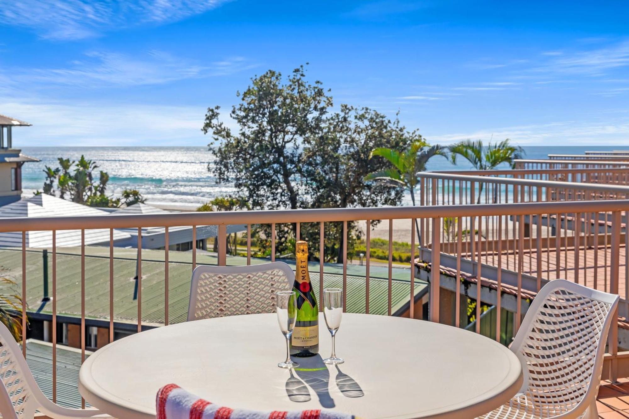 Sanctuary Beach Resort Gold Coast Exterior foto